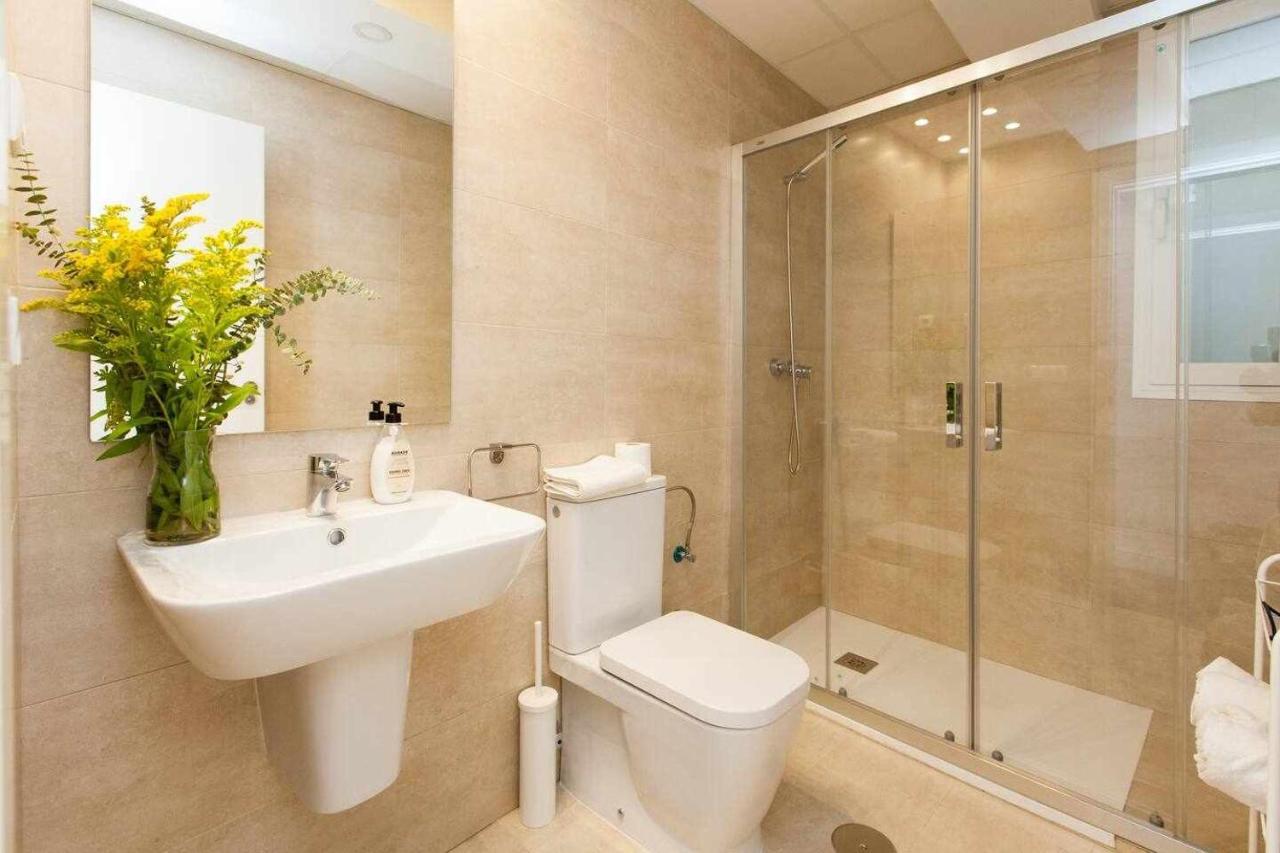 Isg Apartments Downtown Family Haven Free Parking Spot إشبيلية المظهر الخارجي الصورة